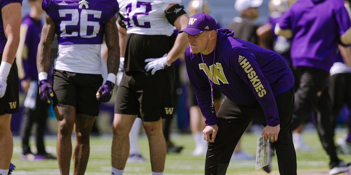 Washington huskies football deals roster