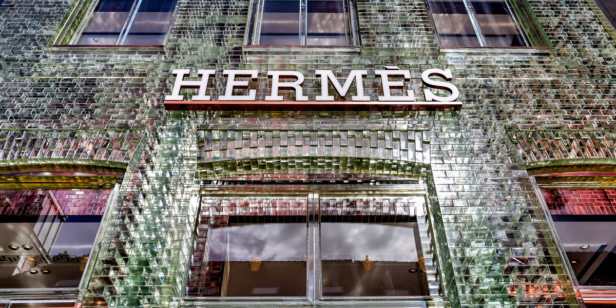 The Strategy of a Luxury Flagship Store