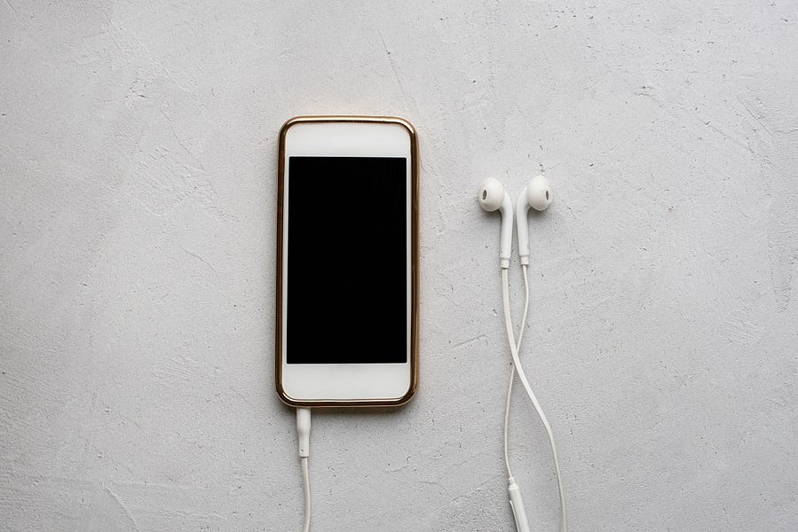 A look at Spotify's podcast exclusivity strategy, which led to 75% audience drops for some Gimlet shows and caused others, like the Obamas, not to renew deals (Simon Owens/Simon Owens's Media Newsletter)