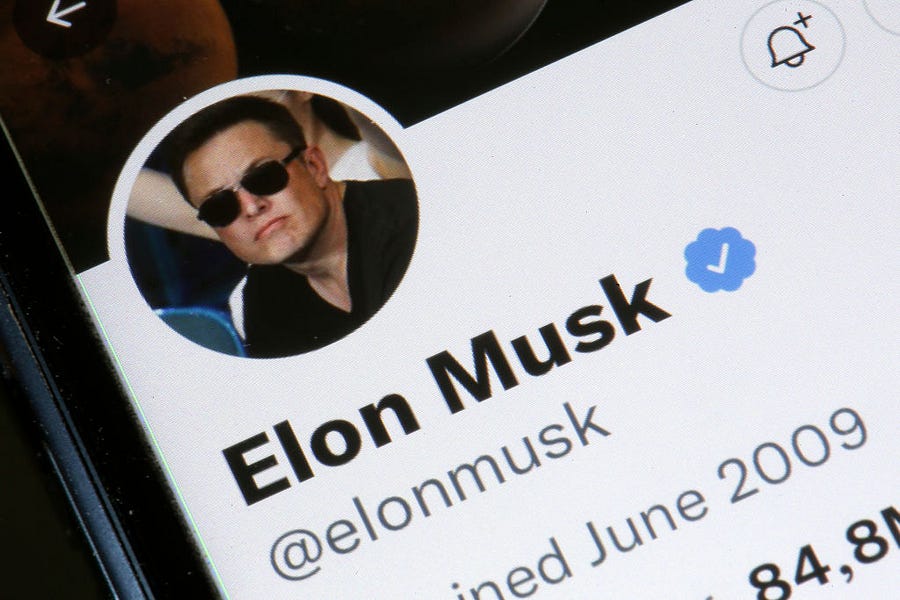Musk flips Twitter the bird