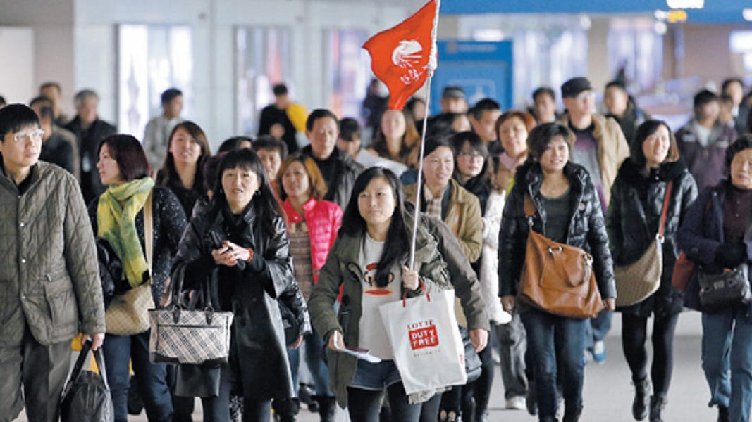 Indonesia Uneasily Welcomes Chinese Tourists Indonesia Uneasily Welcomes Chinese Tourists