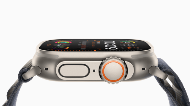 A new advanced display architecture pushes the maximum brightness of Apple Watch Ultra 2 to 3000 nits for greater readability in harsh sunlight.