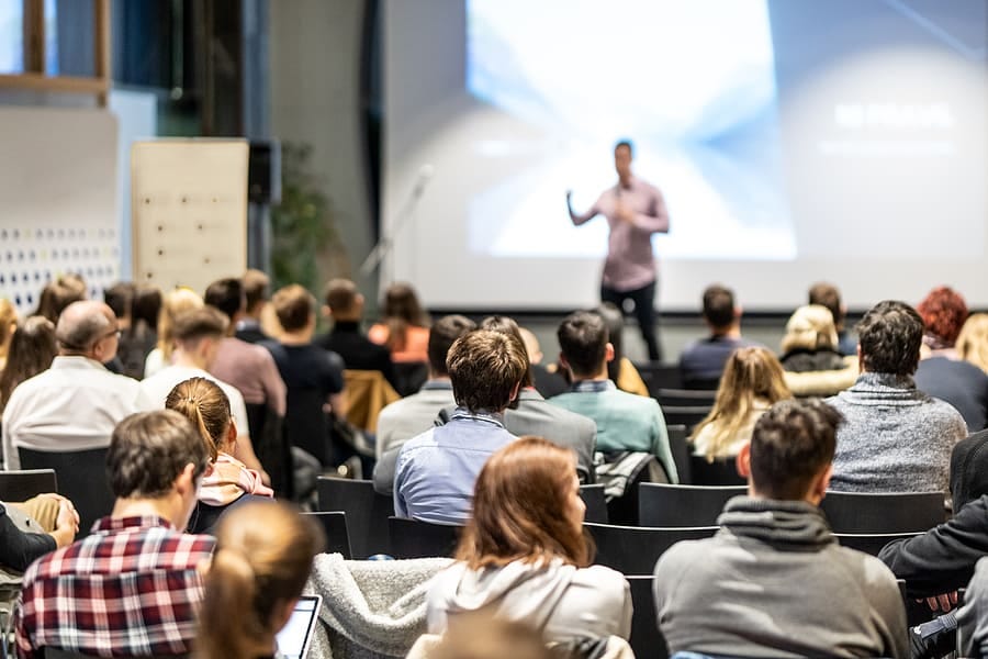 ⭐ Best Practices On How To Best Create VC Decks & Pitch Sports Tech Startups To VCs 