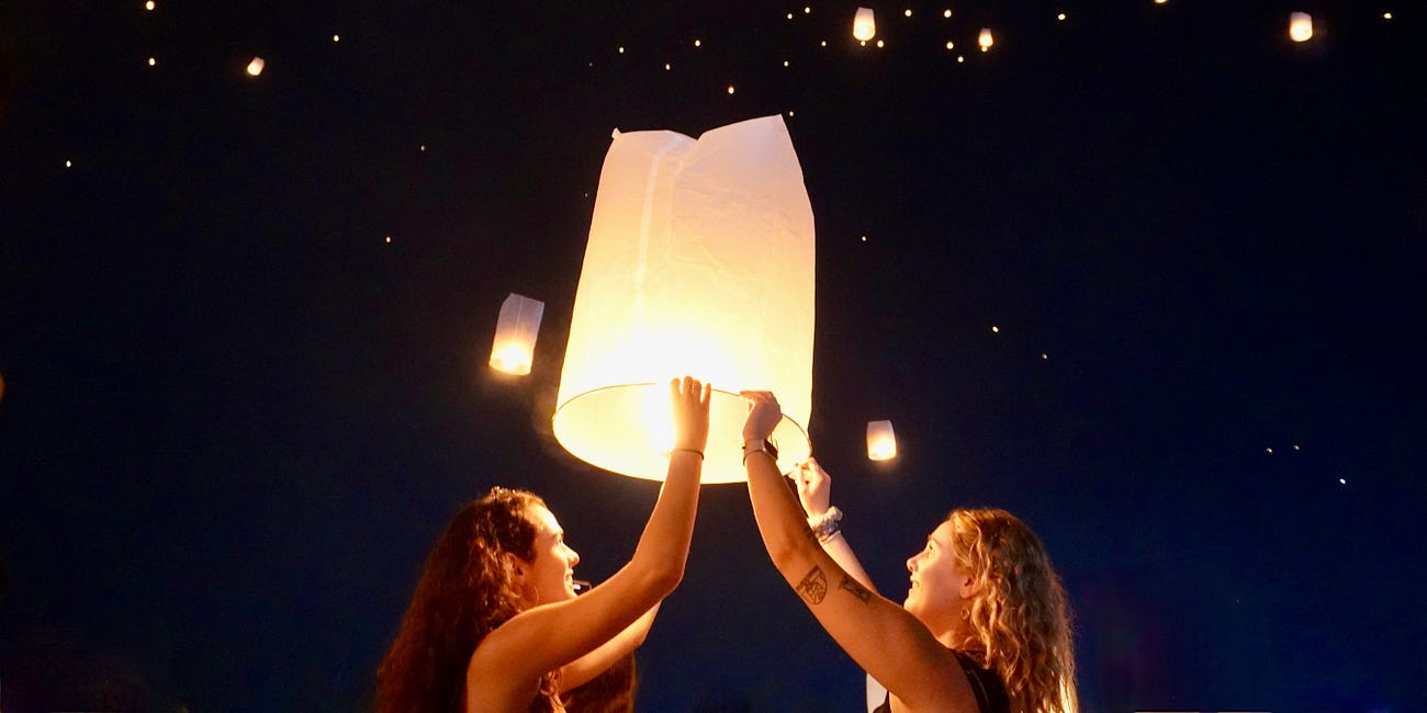 🌌 Wishes, Floating Lanterns, and Thai Tuk-tuks