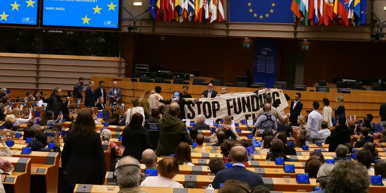 I got arrested for holding a banner protesting EU fossil fuel investments