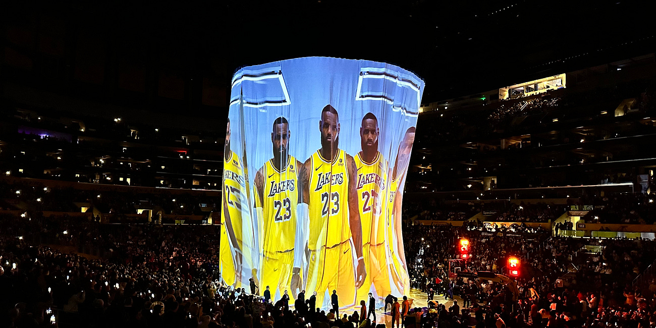 Clippers fail to get over hump, lose Hallway Heartbreaker to Lakers