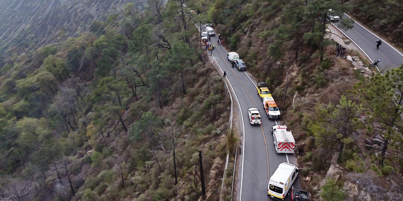 Accidente en Sierra de Santiago, NL: volcadura deja 10 muertos, 5 heridos y desata incendio forestal