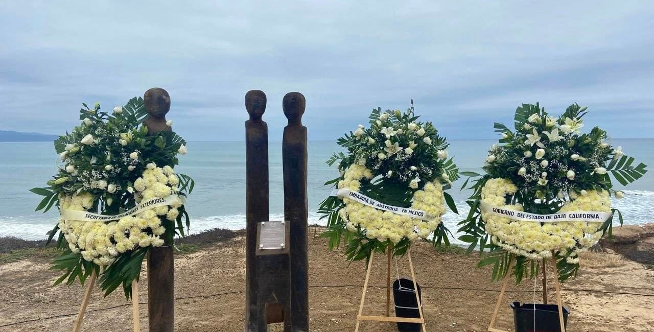 Tribute sculpture in Mexico honours fallen Australian surfers and brothers