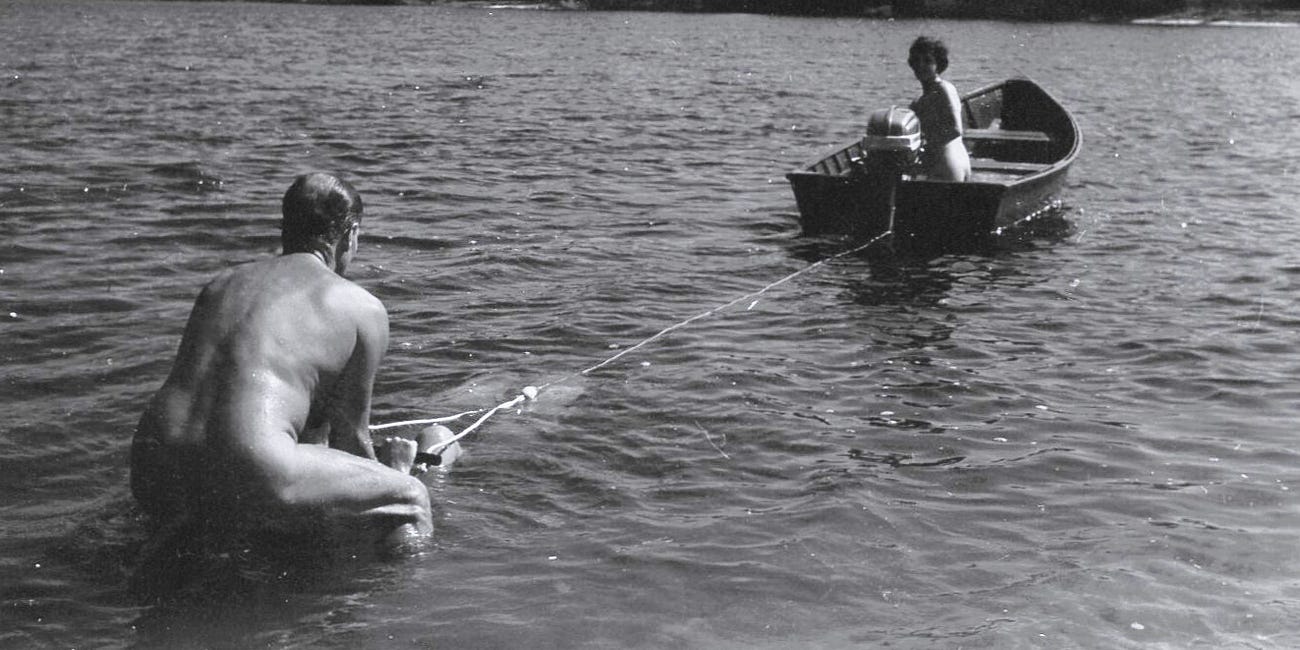 Waterskiing, a naturist history