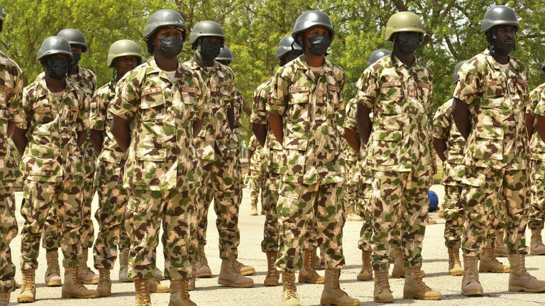 Nigéria több ezer katonát küldhet a szomszédos Niger megszállására