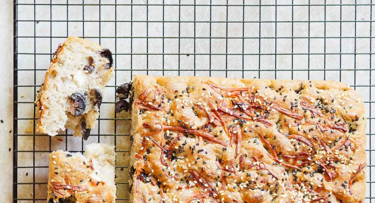 Cypriot olive halloumi bread