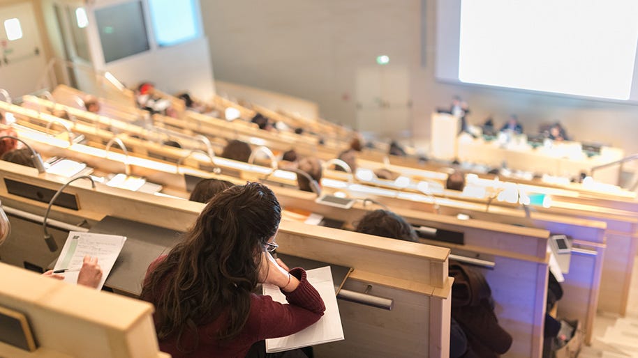 Enseignement supérieur : les drôles de passerelles entre public et privé