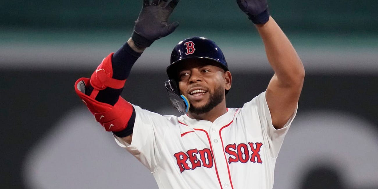 Former Red Sox first baseman signs minor-league deal with division rival Yankees 