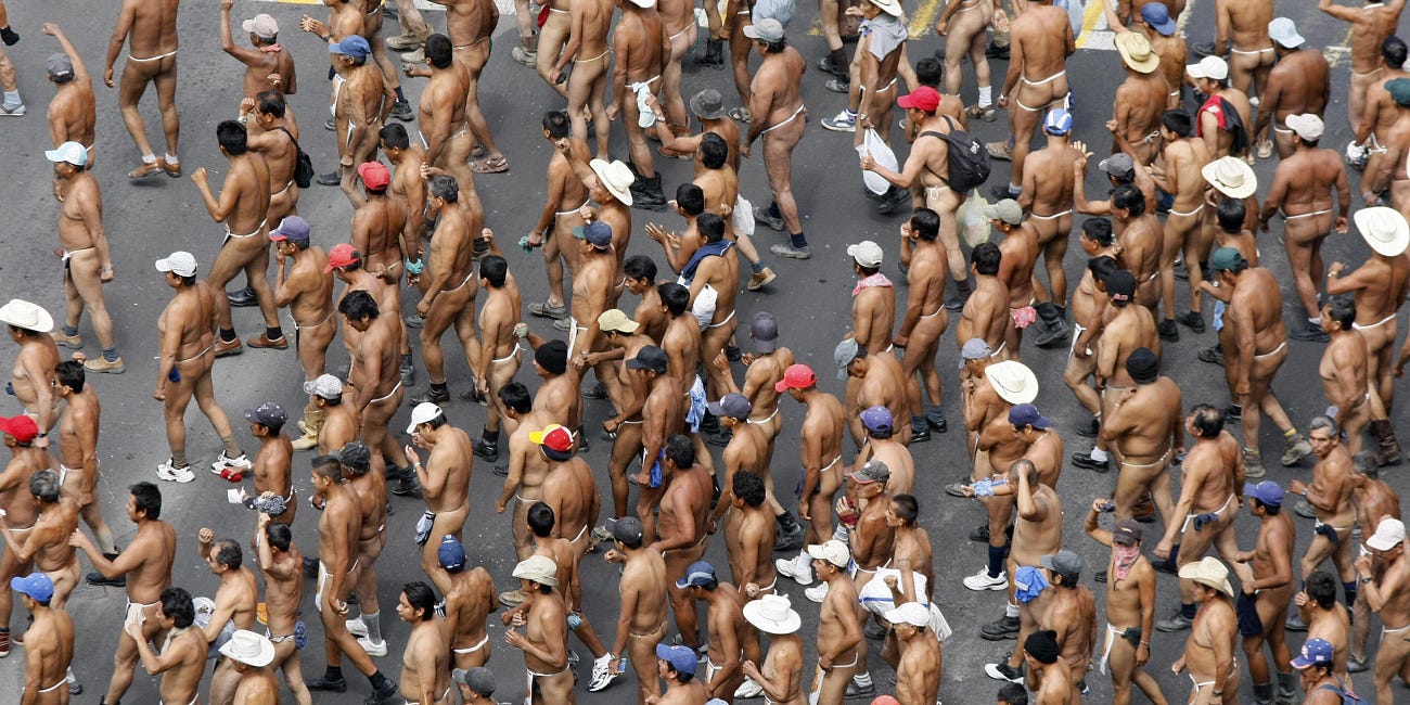 The nudity of the 400 Pueblos