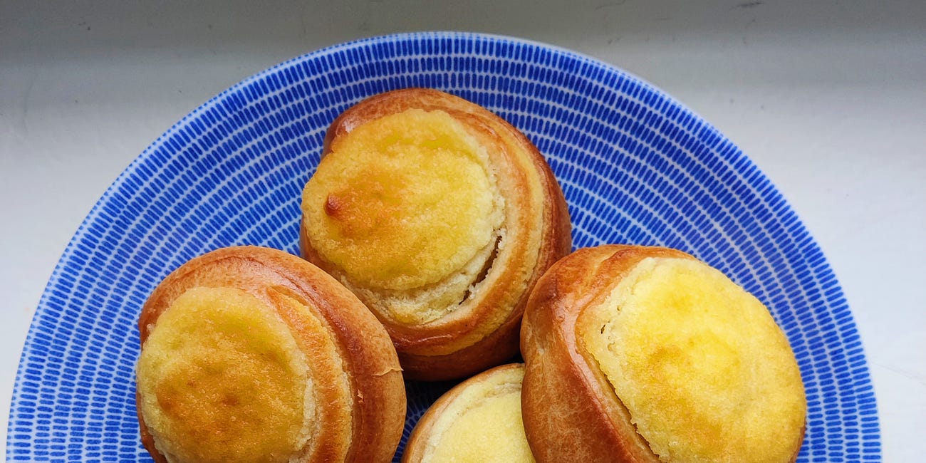 A recipe for Finnish custard buns