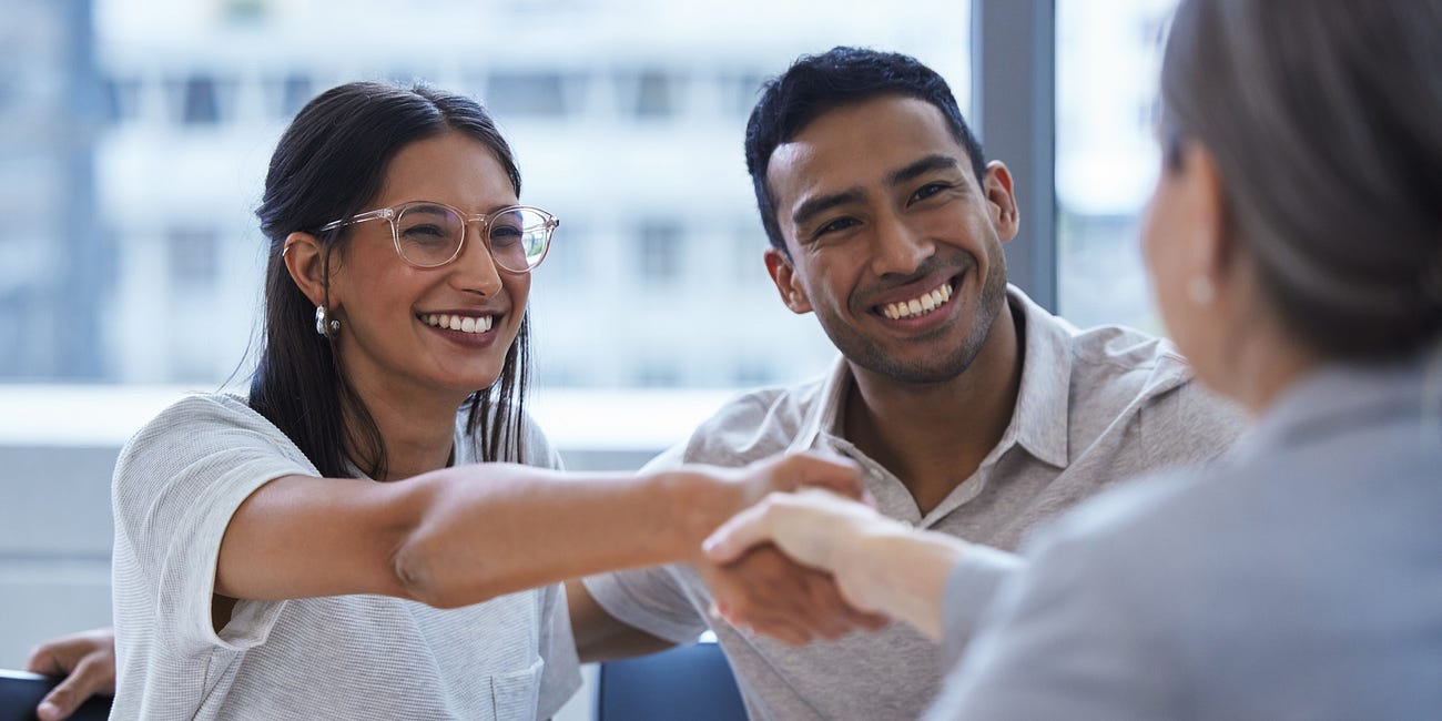 The First Steps to Traction: Selecting Your Initial Beachhead Customers