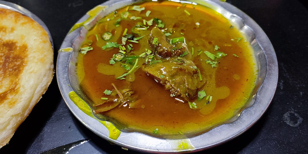 Kulcha - Nihari at Raheem Hotel in Chowk, Lucknow, and is Lucknow's Food better than Delhi?