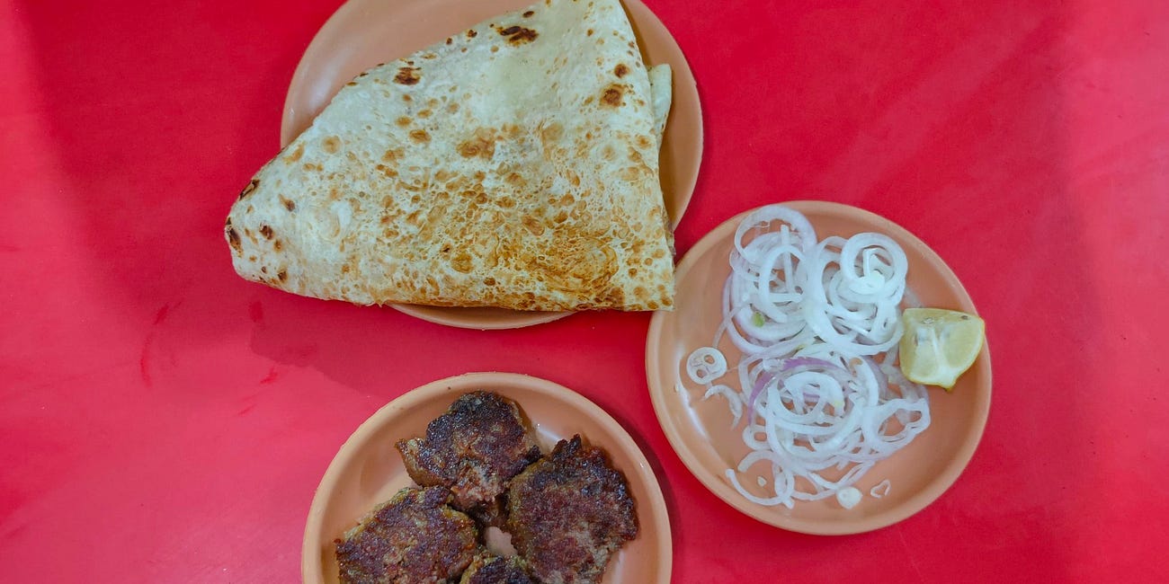 Tidbits of Awadh in the Frenzy of Delhi : Lucknowi Galawati Kebab in Zakir Nagar