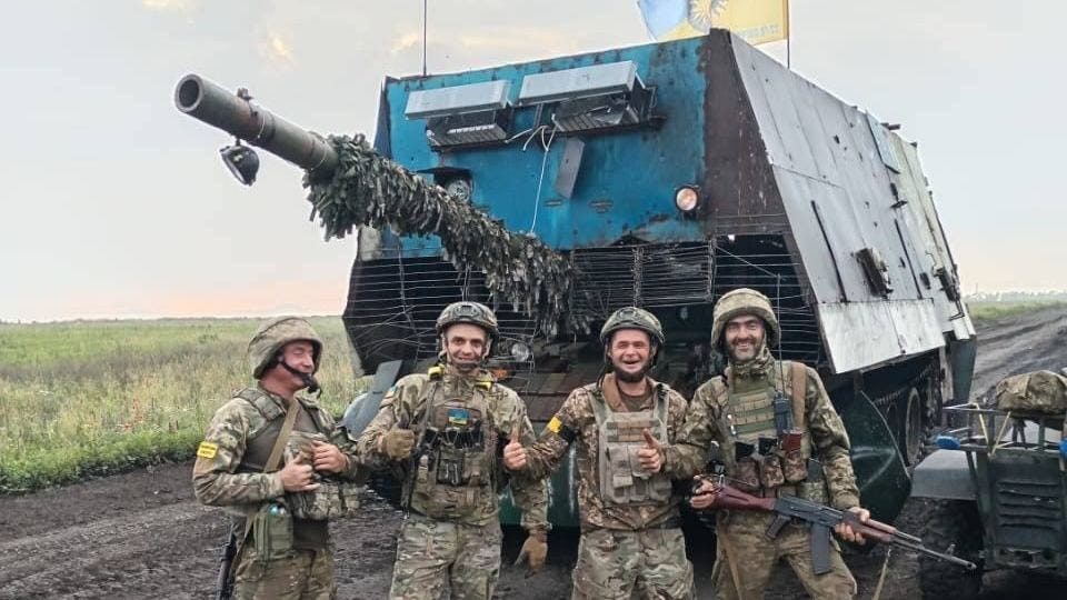 Ukrainian Troops Captured a Russian Turtle Tank