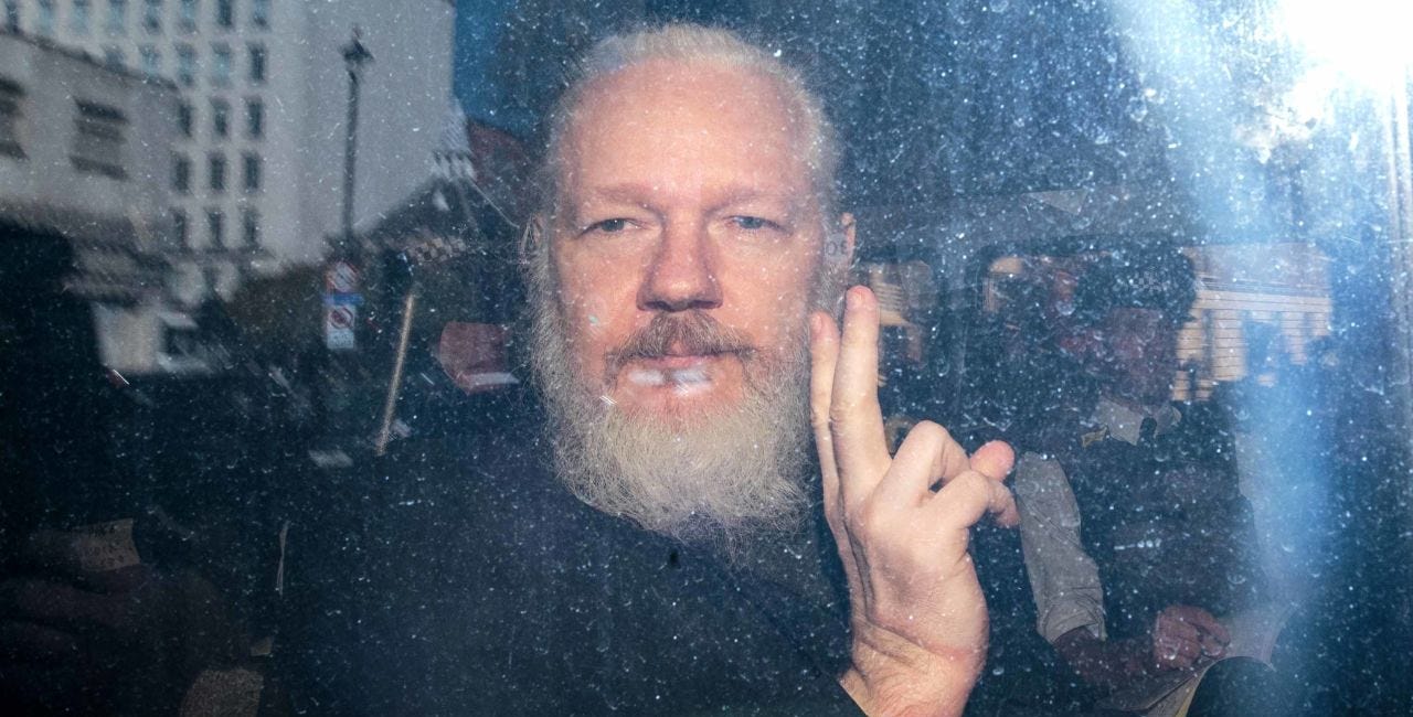 Cómo torturaron y persiguieron a Julian Assange 