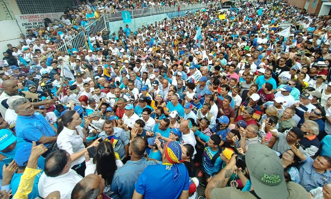 "¿Por qué apoyan a la inhabilitada?"