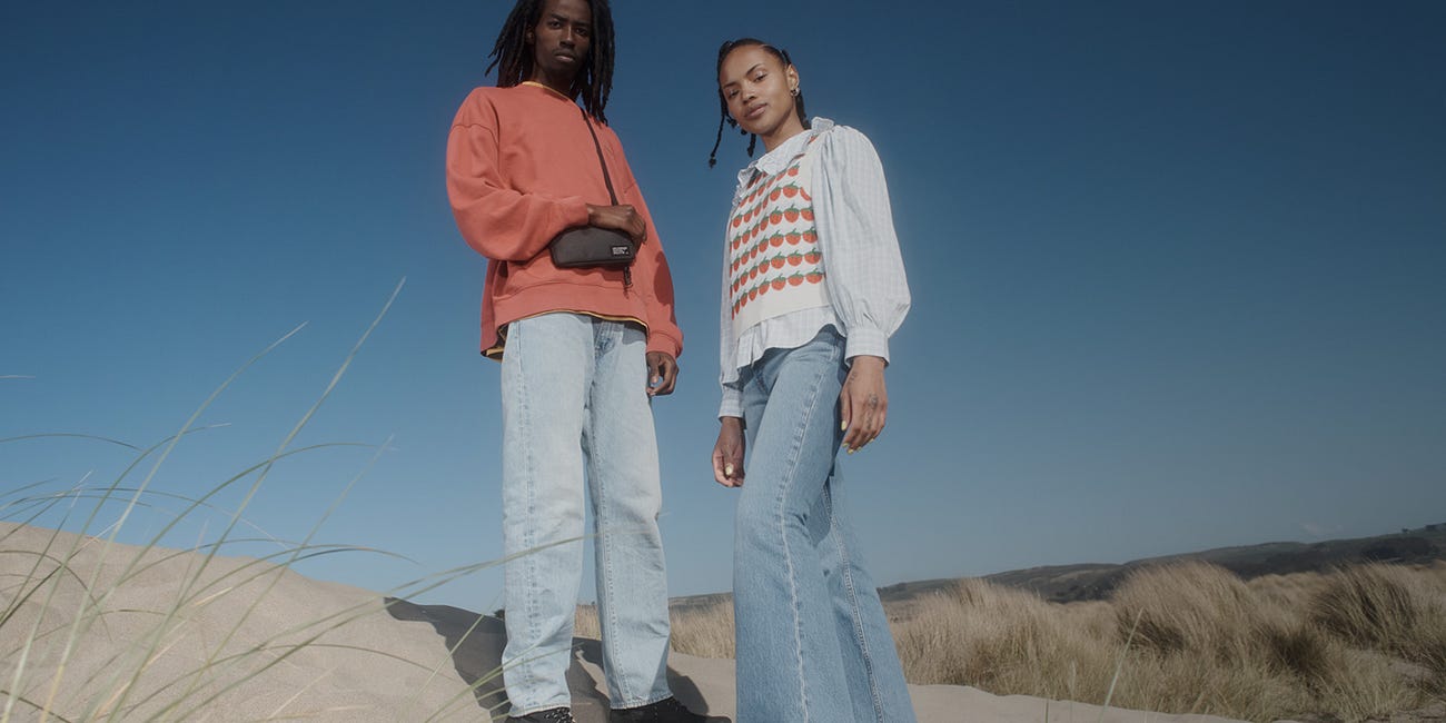 Levi's Q1 실적 발표: 매출감소에도 구조조정과 전략적 방향 전환을 위한 점프 준비