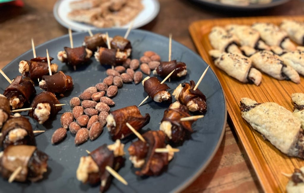 Bacon-wrapped dates (v, gf)