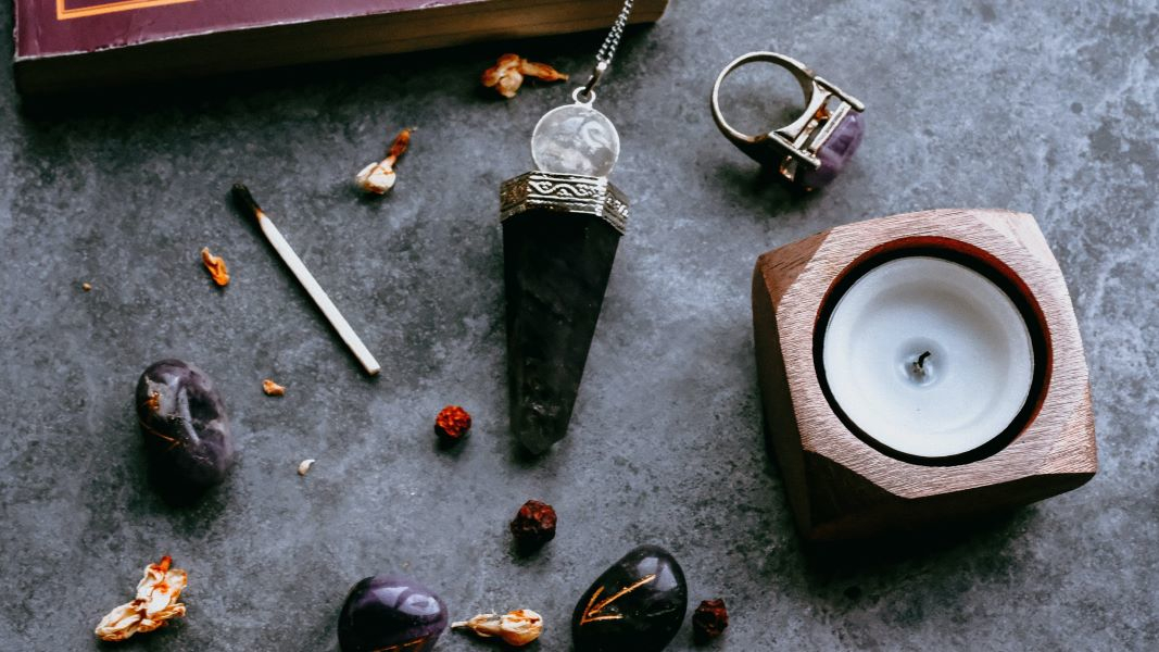 Curiosities Outside The Cabinet