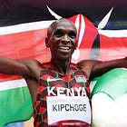Eliud Kipchoge újra a rajtvonalon a 2025-ös London Maraton elit mezőnyében