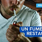 Un fumeur au restaurant 