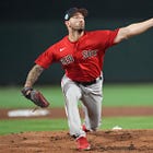 Former Red Sox reliever announces retirement 