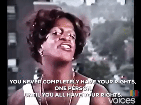 Marsha P. Johnson che dice "You never completely have your rights, one person, until you all have your rights​."