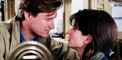 Bill Pullman and Sandra Bullock in While You Were Sleeping