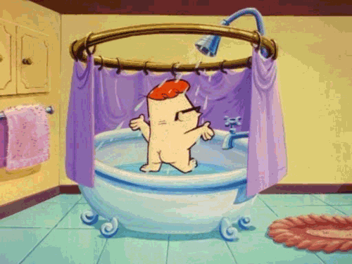 Dexter, pegándose un baño.