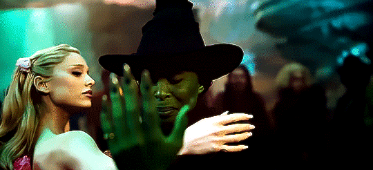 ariana grande gifs on Tumblr