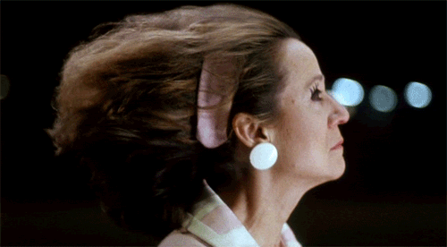 Sally Rand | Mujeres al borde de un ataque de nervios (1988).