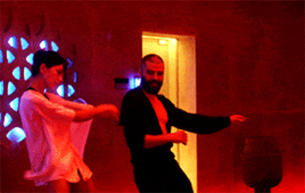 Twitter User Syncs Up Oscar Isaac's 'Ex Machina' Dance Scene to Variety of  Songs--Including By Smash Mouth, Evanescence, and Simon & Garfunkel