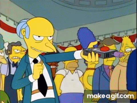 gif de los Simpson en el que se ve al señor Burns bloqueando la luz solar con un gran espejo