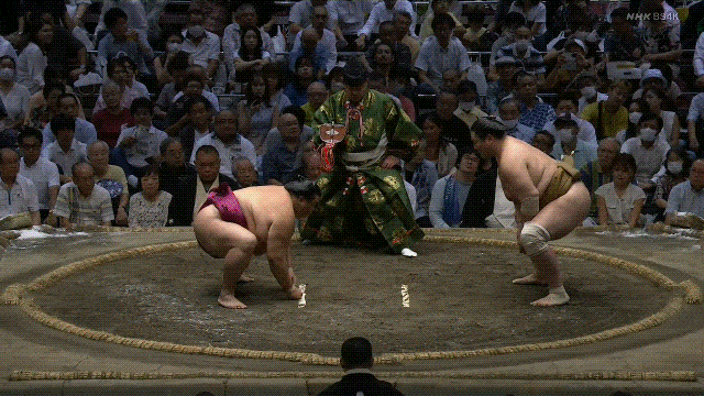 Mitakeumi vs. Kagayaki. 2023 Aki basho. Sumo.