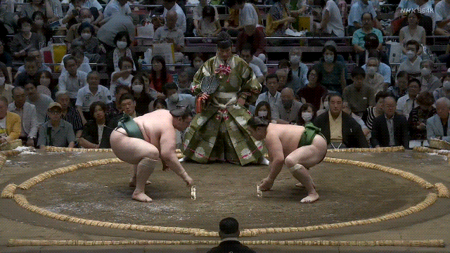 Aoiyama vs. Sadanoumi. 2023 Aki basho. Sumo.