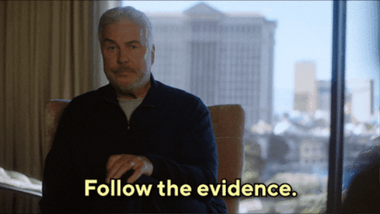 Uomo con barba e capelli grigi, seduto in una stanza con una finestra sullo sfondo, pronuncia la frase 'Follow the evidence' (Segui le prove). Lui è Gil Grissom, personaggio della serie CSI Las Vegas da cui la GIF è tratta. Uomo con barba e capelli grigi, seduto in una stanza con una finestra sullo sfondo, pronuncia la frase 'Follow the evidence' (Segui le prove). Lui è Gil Grissom, personaggio della serie CSI Las Vegas da cui la GIF è tratta.