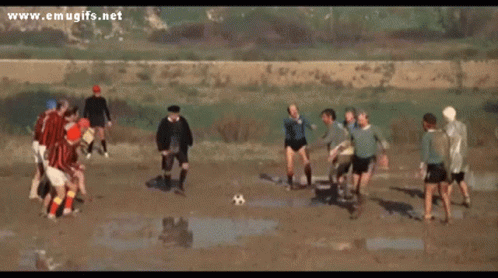 Fantozzi Partita GIF - Fantozzi Partita Diluvio GIFs