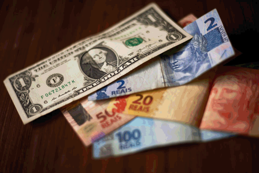 Após disparada do dólar, especialistas já falam em guerra cambial | Exame