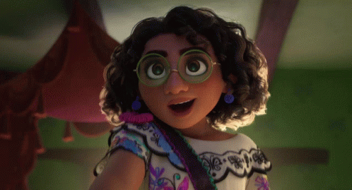 Gif tratta dal film Pixar "Encanto" con primo piano di Mirabel che parla.