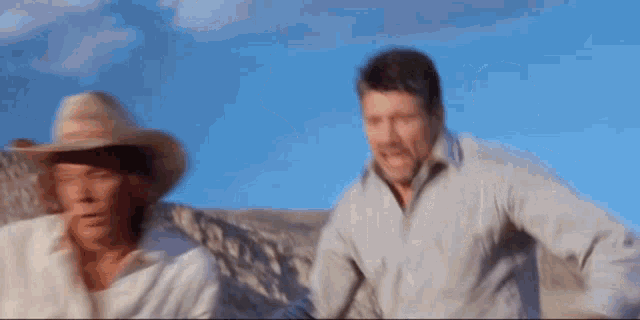 Tremors Kevin Bacon GIF - Tremors Kevin Bacon Fred Ward - Discover & Share  GIFs