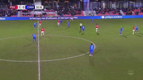 A GIF of PSV Eindhoven's Tygo Land dribbling through midfield before scoring in the Eerste Divisie.