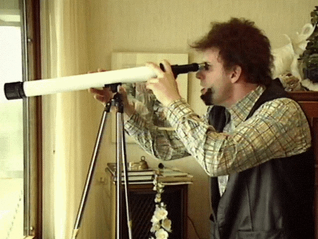 Niet Normaal Gluurbuur GIF - Niet Normaal Gluurbuur Rembo - Discover &  Share GIFs