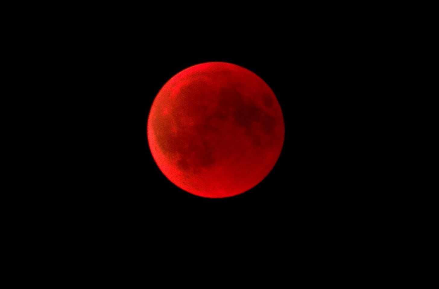 Где можно будет увидеть затмение 8 апреля. Полнолуние Кровавая Луна. Лунное затмение 2021. Кровавая Луна 350*350. Монолит кровавой Луны.