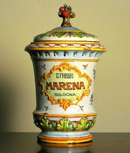 vaso originale che conteneva le amarene Fabbri, prodotto da Angelo Minghetti ispirato ai contenitori in ceramica utilizzati nelle farmacie.
