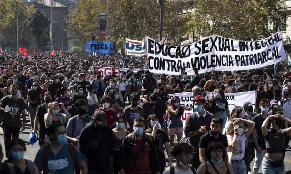 Thousands of high school and university students marched through Santiago to demand aid in the face of the rising cost of living, 25 March 2022.